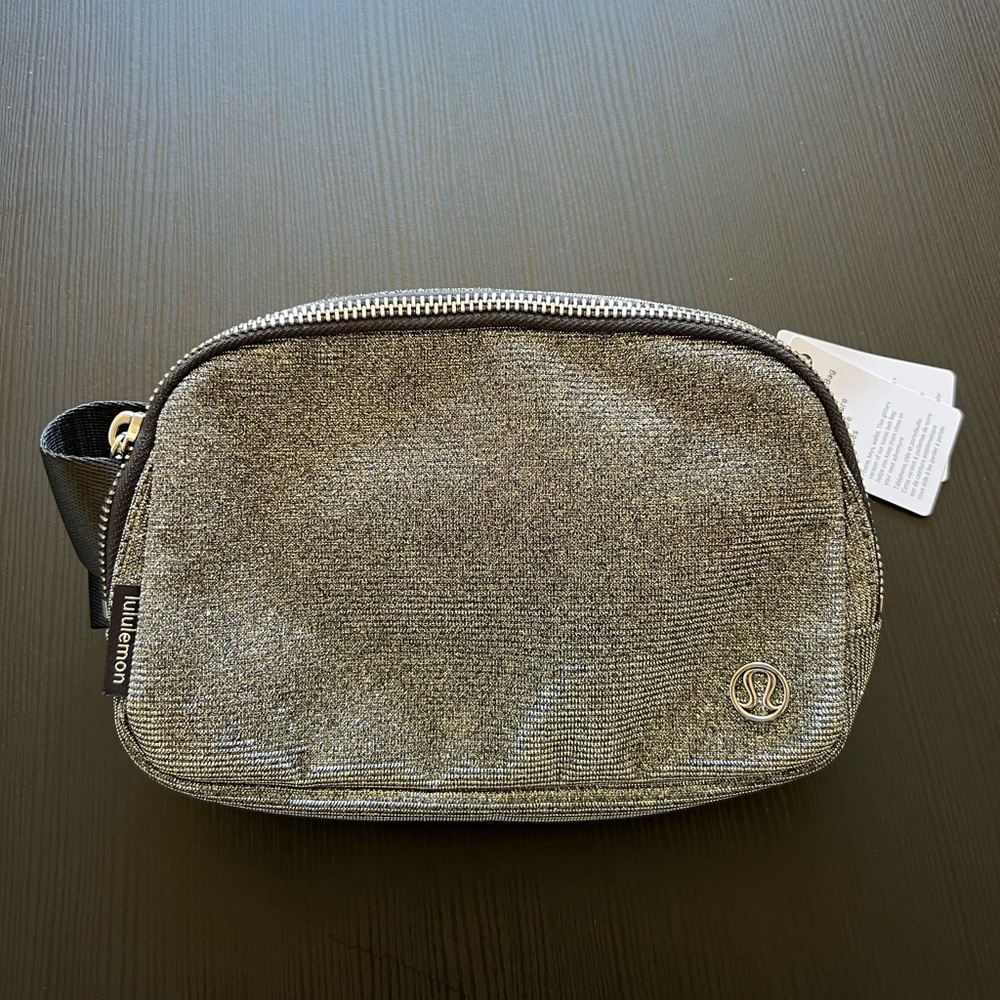 NWT Lululemon Belt Bag Silver Glitter